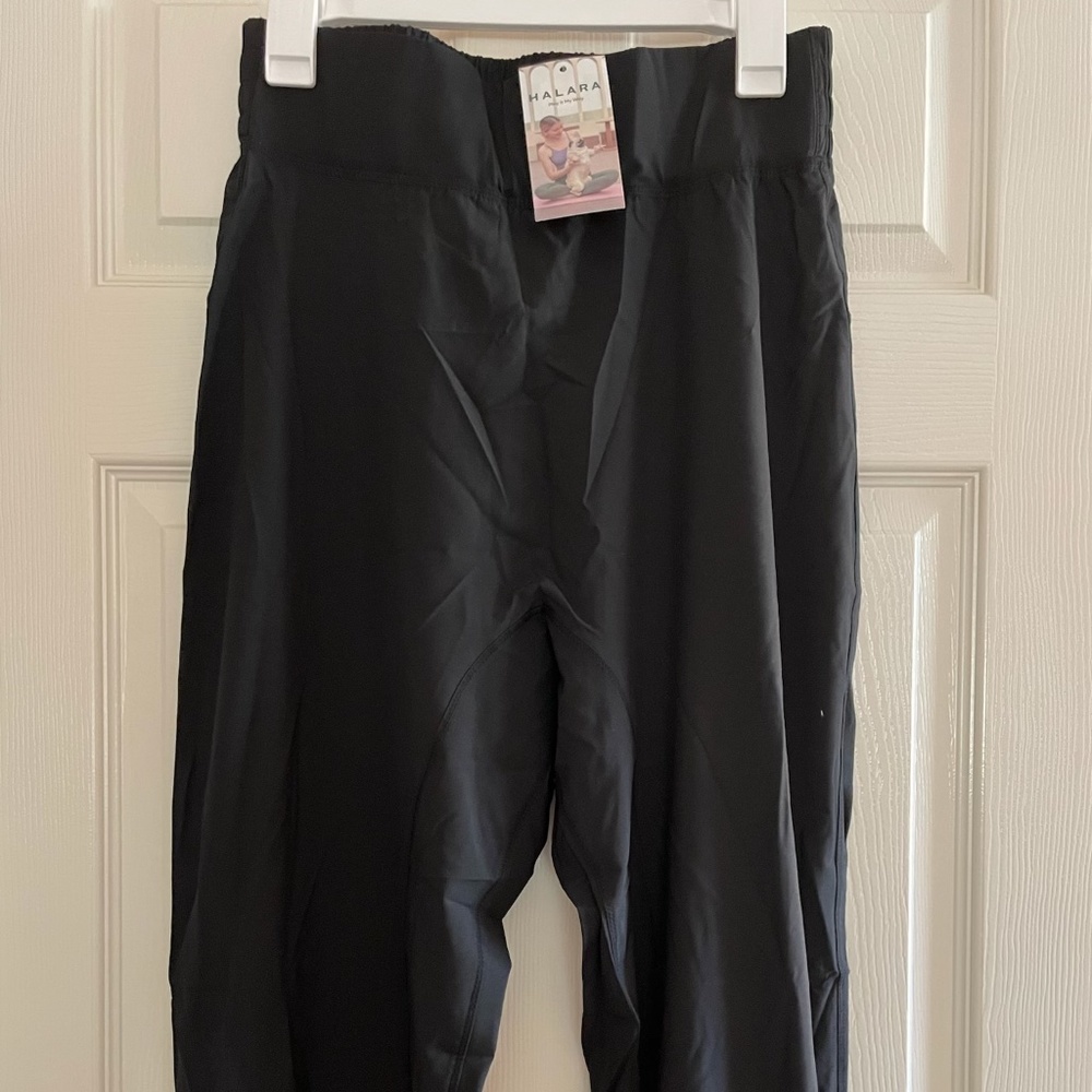 Halara black joggers (NWT size L)